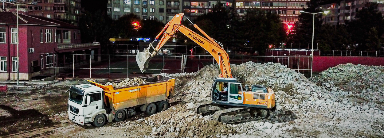 Mavi Yıkım'a ait hafriyat işlemi görselidir. Her hakkı saklıdır.