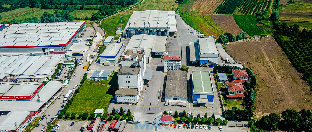 Mavi Yıkım tarafından gerçekleştirilen fabrika yıkımına ait görseldir.